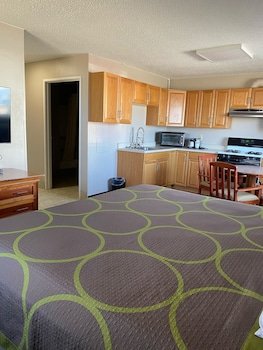 Super 8 by Wyndham Liberal KS