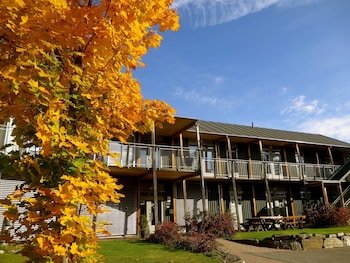 Vikingskipet Motel and Apartments