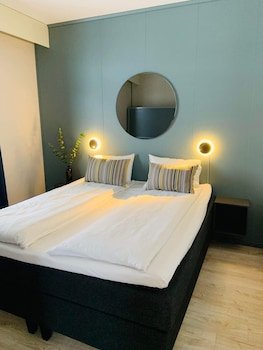 Vikingskipet Motel and Apartments
