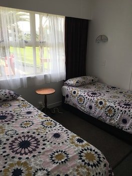 Raglan Palm Beach Motel