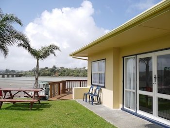 Raglan Palm Beach Motel