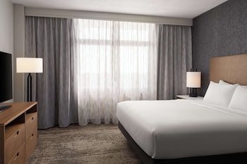 Embassy Suites by Hilton Hot Springs Hotel & Spa