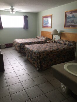 Almada Inn