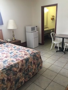 Almada Inn
