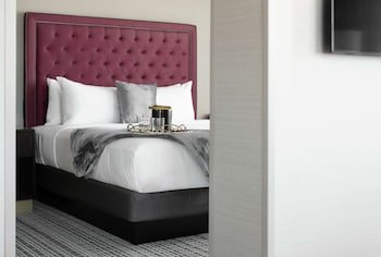 The Axis Hotel Moline, Tapestry Collection by Hilton