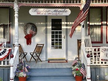 Taylor Made Bed And Breakfast