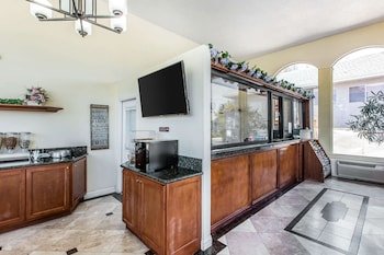 Rodeway Inn & Suites