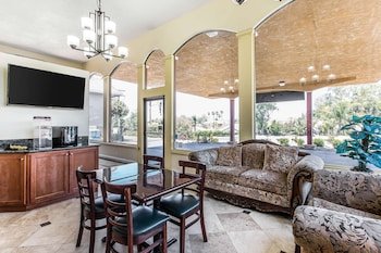 Rodeway Inn & Suites