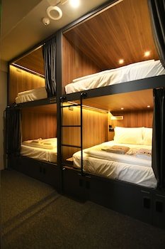 Wink Capsule Hostel @ Downtown