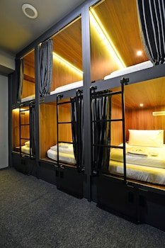 Wink Capsule Hostel @ Downtown