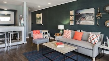 Pacific Edge Hotel