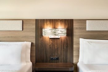 Holiday Inn Express & Suites Mobile West - I-10