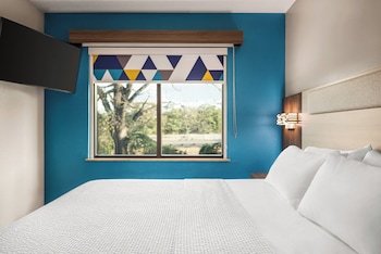 Holiday Inn Express & Suites Mobile West - I-10