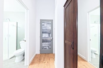 HoMa Homestay Hotel by Olympic Stadium Montreal Auberge-Hostel