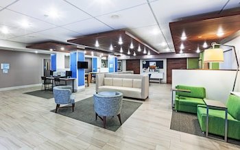 Holiday Inn Express & Suites Dallas Lewisville