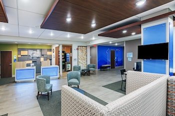 Holiday Inn Express & Suites Dallas Lewisville