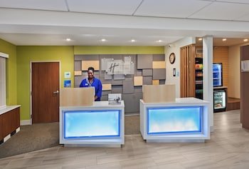 Holiday Inn Express & Suites Dallas Lewisville
