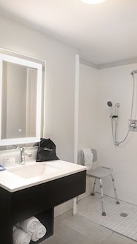 Holiday Inn Express New Orleans East