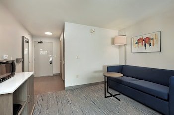 Holiday Inn Express Hotel & Suites Milwaukee - New Berlin