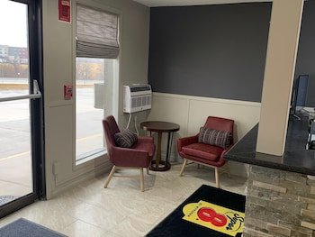 Country Club Inn & Suites