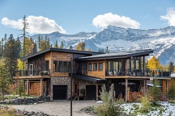Blackstone Lodge Bed & Breakfast