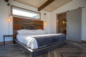 Blackstone Lodge Bed & Breakfast