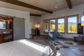 Blackstone Lodge Bed & Breakfast
