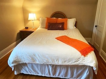 Cottage on Caledonia Bed & Breakfast