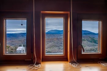 En Chora Vezitsa Hotel