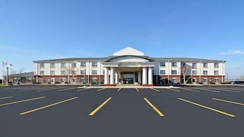 Holiday Inn Express & Suites Fort Atkinson