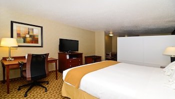 Holiday Inn Express & Suites Fort Atkinson