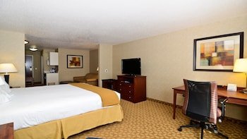Holiday Inn Express & Suites Fort Atkinson