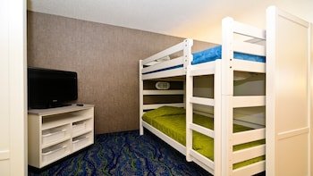 Holiday Inn Express & Suites Fort Atkinson
