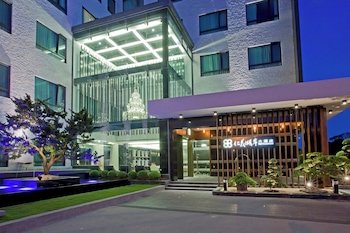 Renyi Lake Hotel