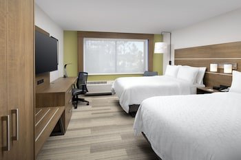 Holiday Inn Express & Suites North Brunswick