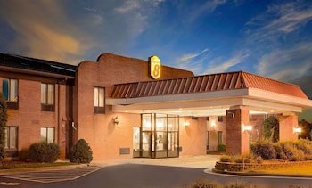 Super 8 by Wyndham Metropolis