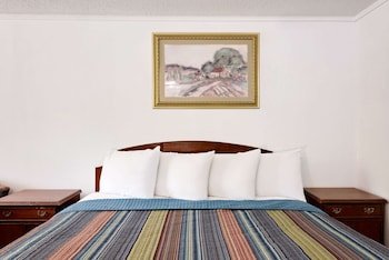 Knights Inn Macedonia