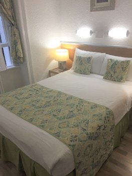 Falcon Hotel