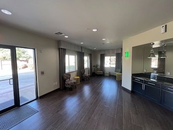Regency Inn & Suites