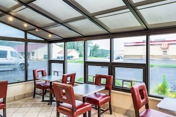 Red Roof Inn Taylorsville