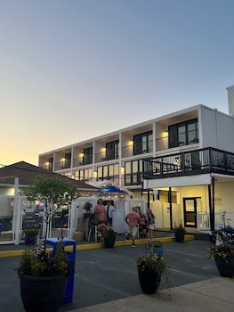 Ludlam Hotel