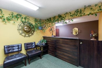 Super 8 by Wyndham Perry IA