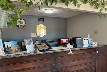 Super 8 by Wyndham Perry IA