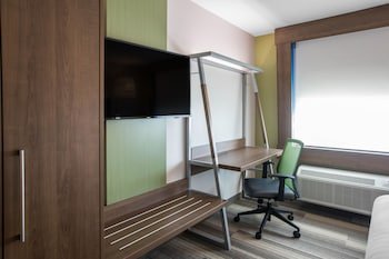 Holiday Inn Express & Suites Ludington