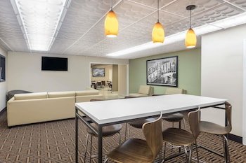 Super 8 by Wyndham Asheville Airport
