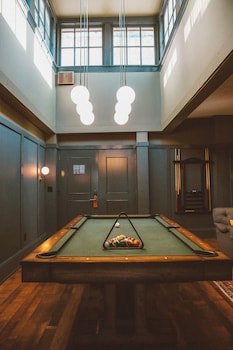 Crossroads Hotel