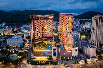 Muong Thanh Luxury Ha Long Centre Hotel
