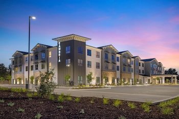 Cambria Hotel & Suites