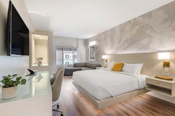 Cambria Hotel & Suites