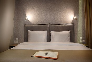 Athlos Hotel